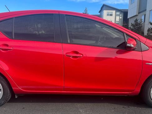 Used 2014 Toyota Prius C One image 8