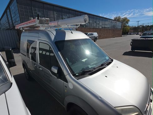Used 2011 Ford Transit Connect XLT image 2