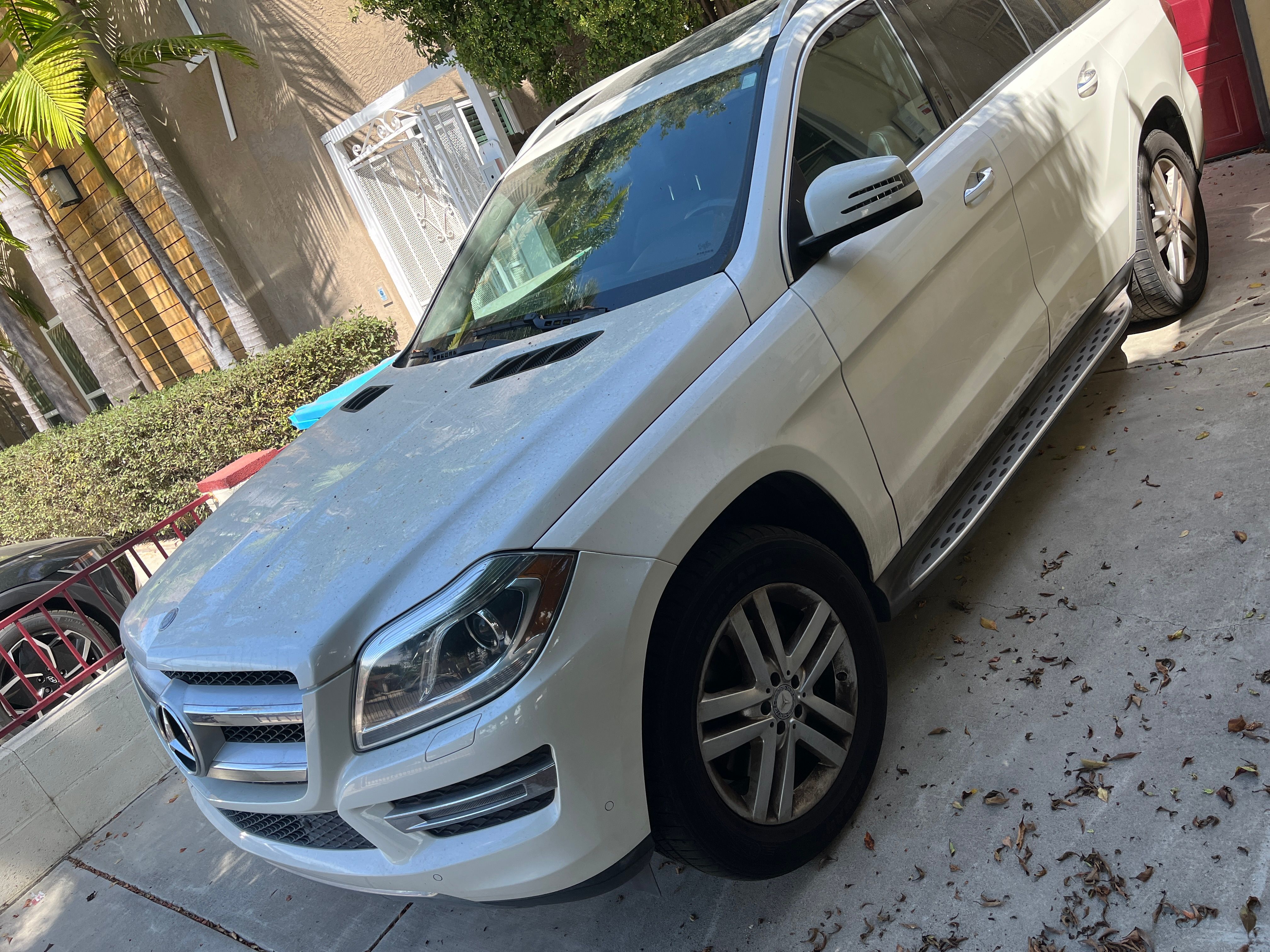 Used 2014 Mercedes-Benz GL 450 4MATIC image 1