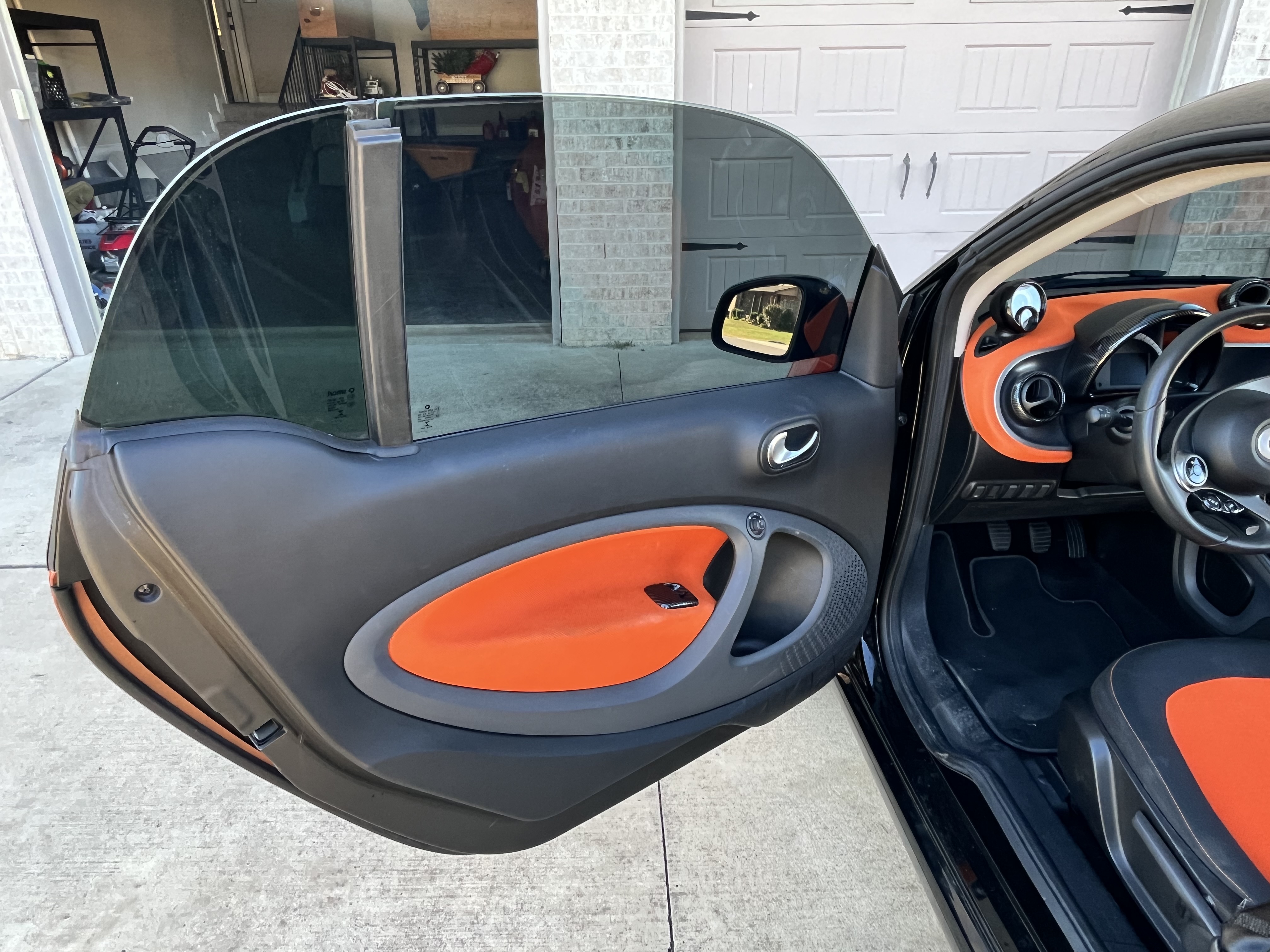 Used 2016 smart fortwo passion RWD image 4