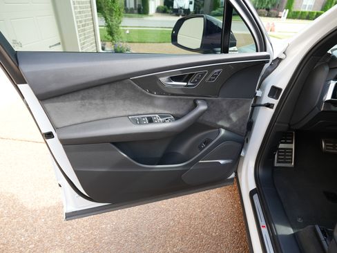 Used 2020 Audi SQ7 Prestige w/ Prestige Package AWD/4WD image 16