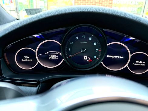 Used 2021 Porsche Cayenne Sport Utility 4D image 16