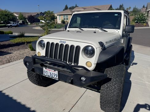 Used 2009 Jeep Wrangler Unlimited Rubicon w/ Dual Top Group AWD/4WD image 11