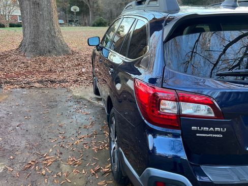 Used 2018 Subaru Outback 3.6R Limited AWD/4WD image 8