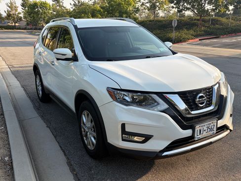 Used 2017 Nissan Rogue SV w/ SV Premium Package AWD/4WD image 1