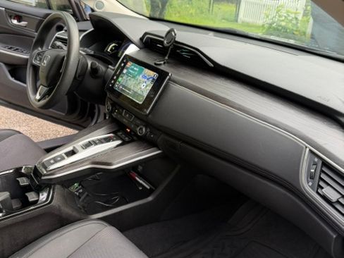 Used 2018 Honda Clarity Plug-In Hybrid image 16