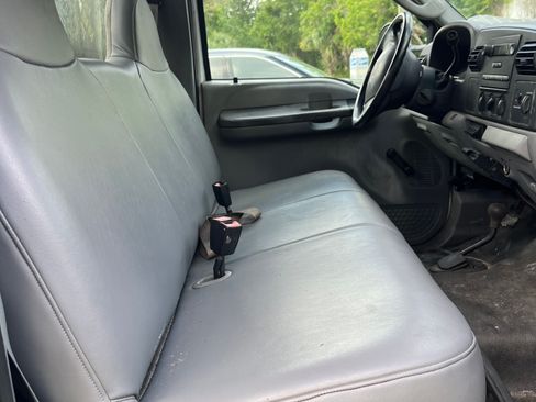 Used 2005 Ford F350 4x4 Regular Cab DRW Super Duty image 5
