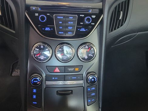 Used 2015 Hyundai Genesis 3.8 image 11