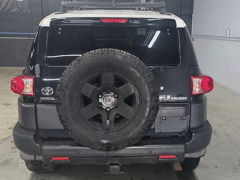 Used 2007 Toyota FJ Cruiser 4WD image 2