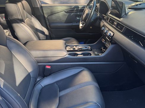 Used 2023 Honda Pilot Touring image 5