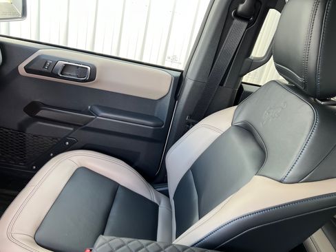 Used 2024 Ford Bronco Wildtrak image 15