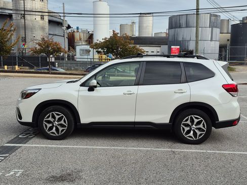 Used 2019 Subaru Forester Premium image 8