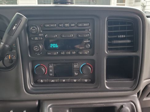 Used 2004 Chevrolet Avalanche Z71 w/ Preferred Equipment Group image 12