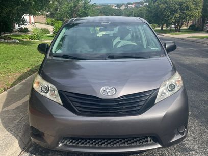 Used 2011 Toyota Sienna w/ Towing Pkg