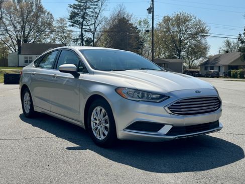 Used 2018 Ford Fusion S image 9
