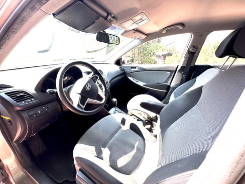 Used 2012 Hyundai Accent GS image 16