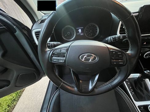 Used 2022 Hyundai Venue Limited FWD image 4
