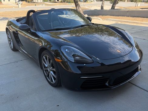 Used 2017 Porsche 718 Boxster image 1