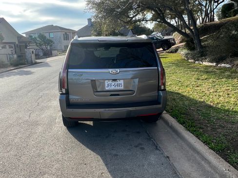 Used 2017 Cadillac Escalade Premium Luxury image 6