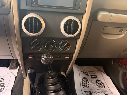 Used 2008 Jeep Wrangler Sahara AWD/4WD image 9