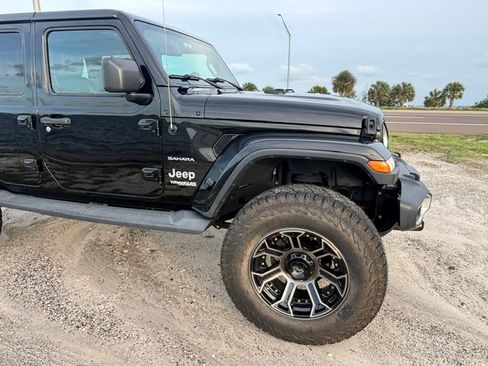 Used 2019 Jeep Wrangler Unlimited Sahara AWD/4WD image 14