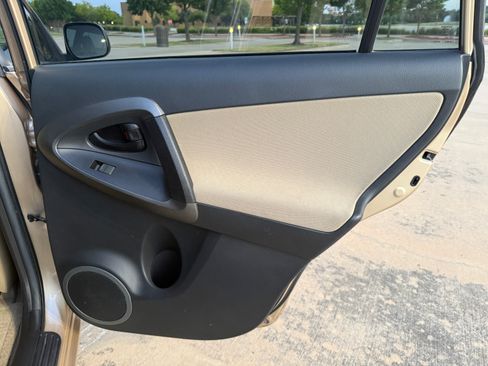 Used 2012 Toyota RAV4 FWD image 19