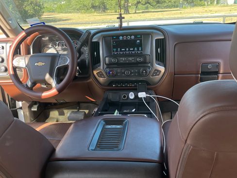 Used 2016 Chevrolet Silverado 2500 High Country w/ Duramax Plus Package AWD/4WD image 9