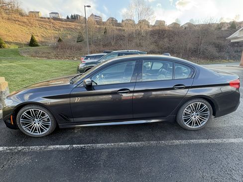 Used 2020 BMW 530i xDrive w/ M Sport Package image 4
