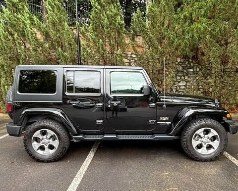 Used 2018 Jeep Wrangler Unlimited Sahara AWD/4WD image 18
