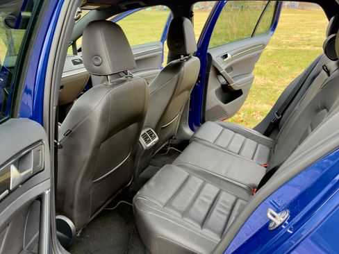 Used 2017 Volkswagen Golf 4-Door image 15