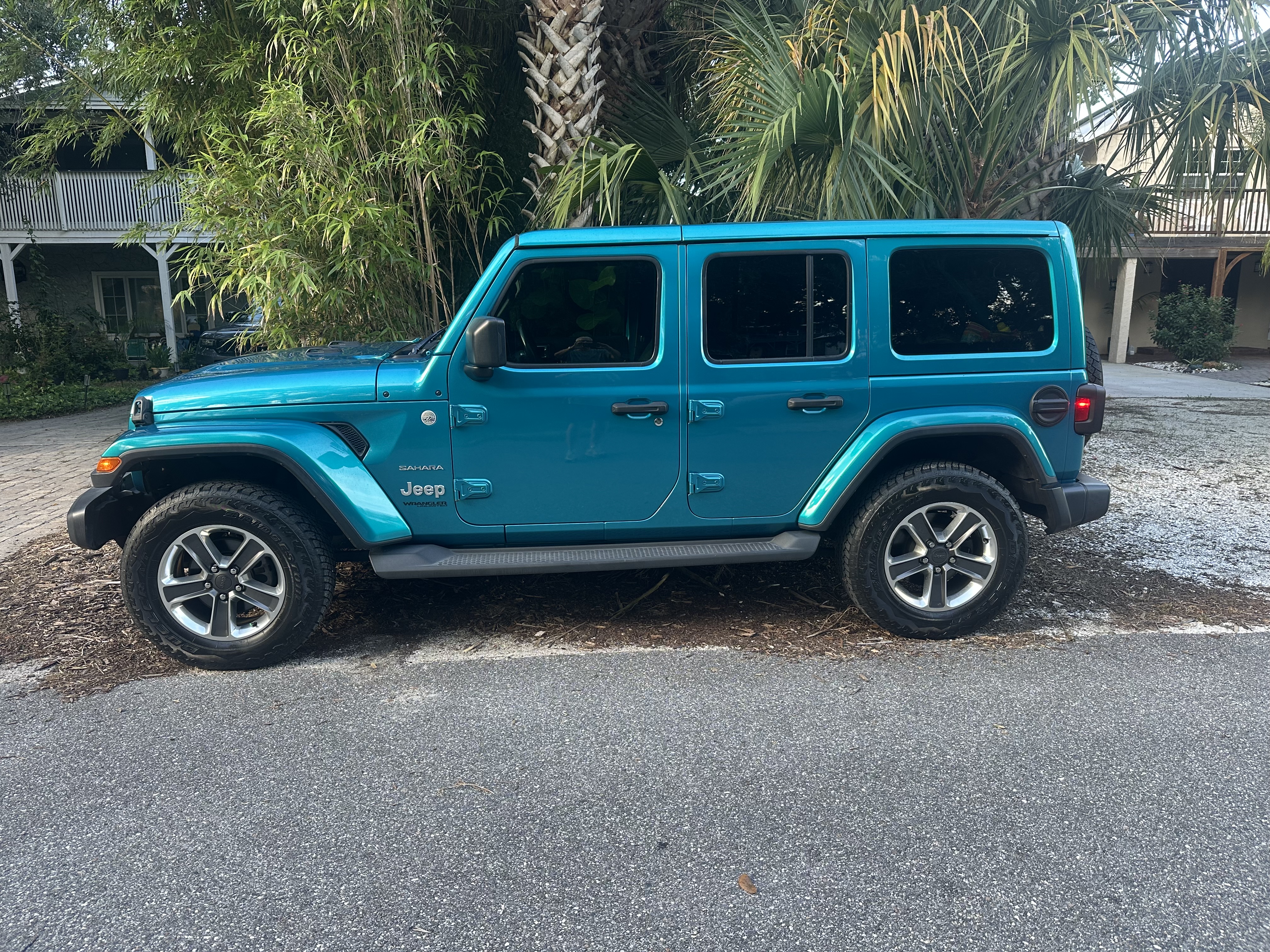 Used 2020 Jeep Wrangler Unlimited Sahara AWD/4WD image 4