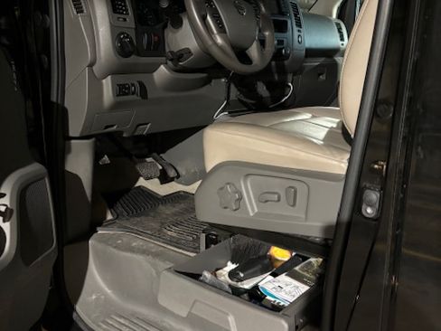 Used 2017 Nissan NV 3500 SL image 16