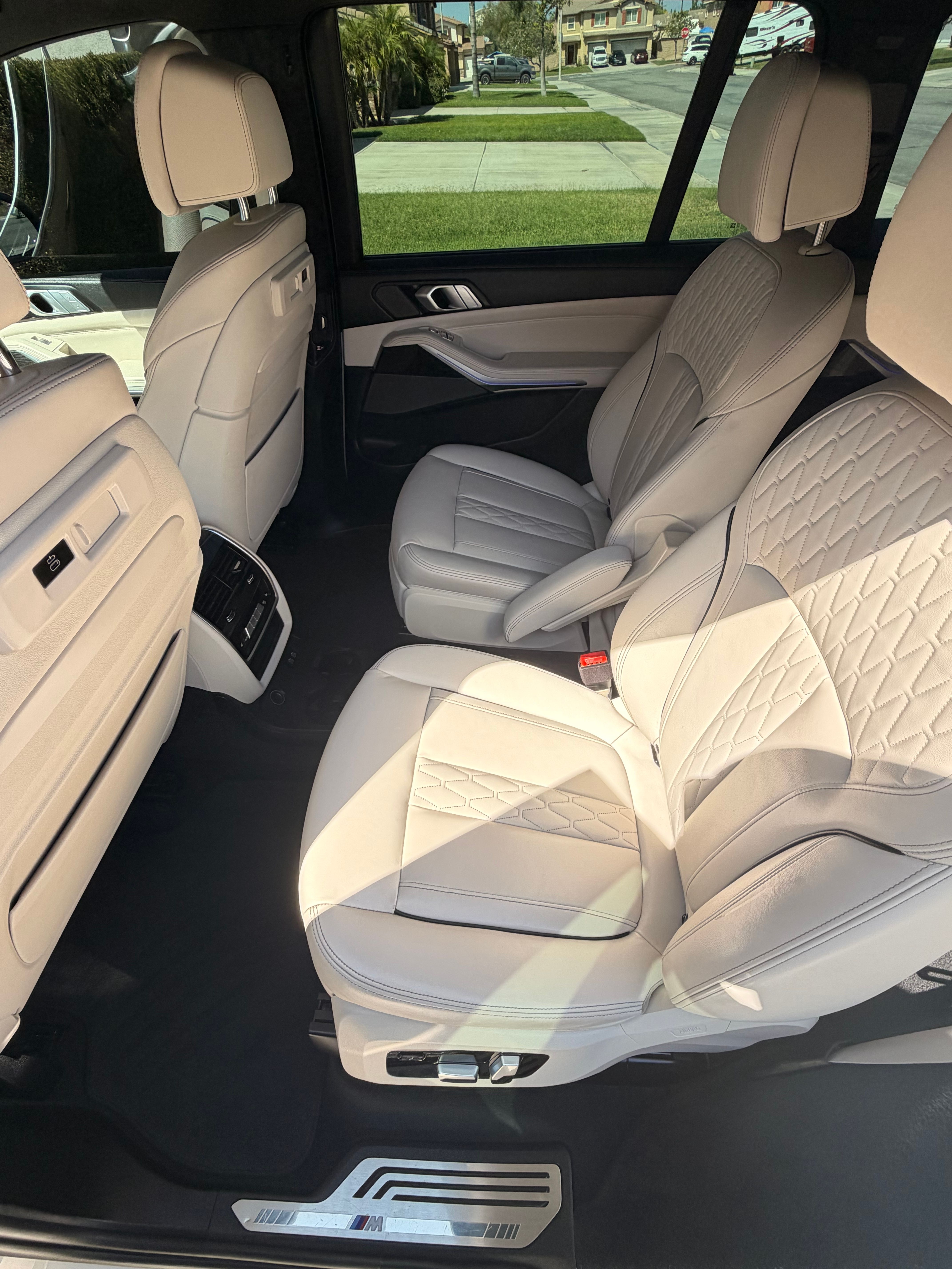 Used 2021 BMW X7 xDrive40i w/ M Sport Package AWD/4WD image 16
