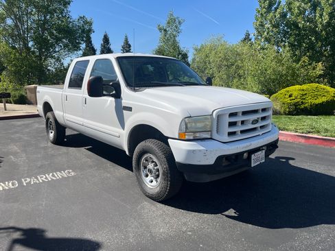 Used 2003 Ford F250 XLT AWD/4WD image 1