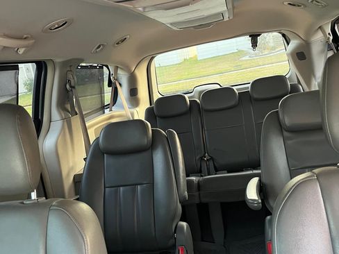 Used 2010 Chrysler Town & Country Touring image 25