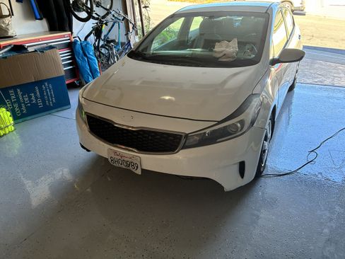 Used 2017 Kia Forte LX image 1