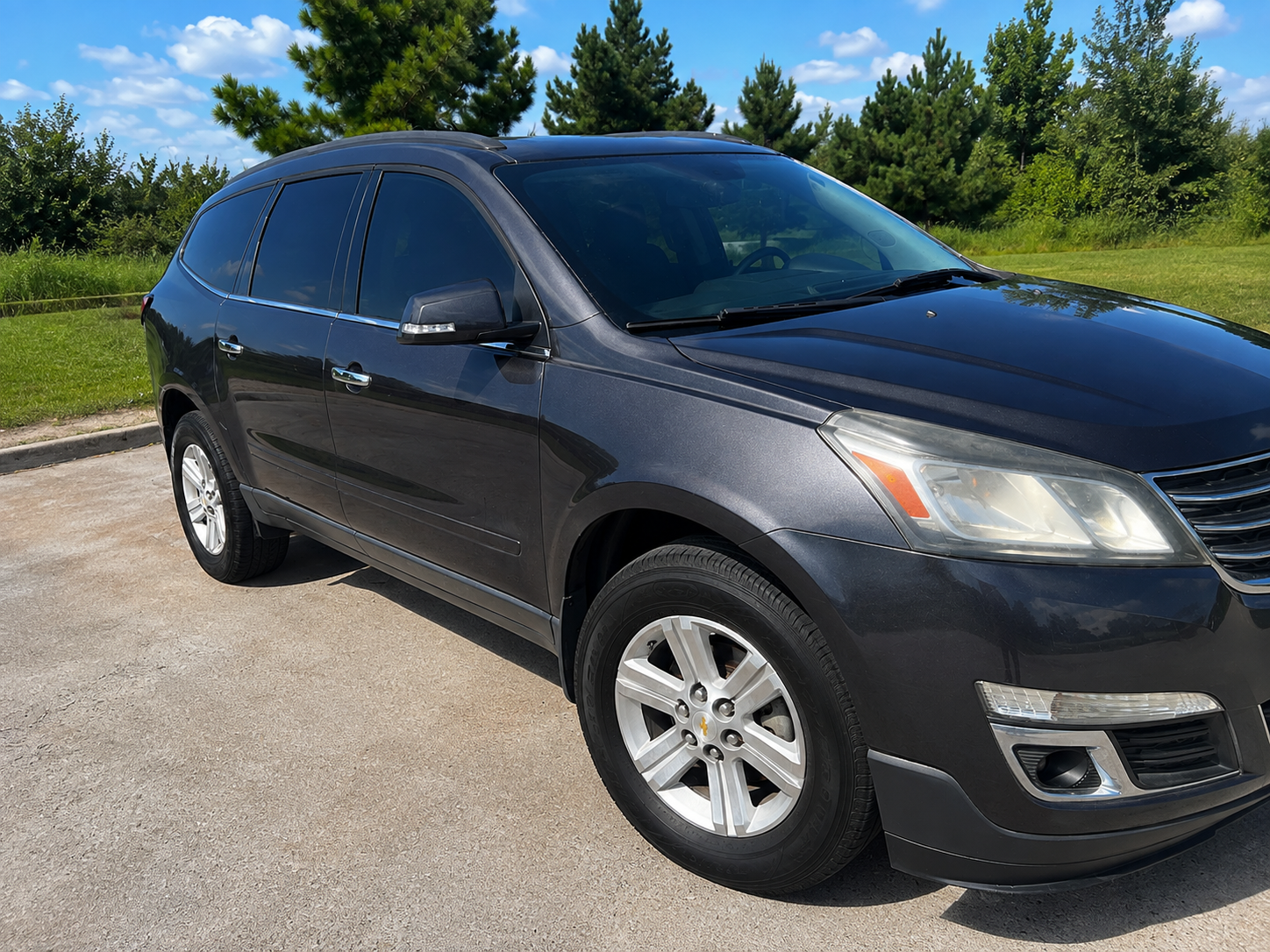 Used 2013 Chevrolet Traverse LT FWD image 2