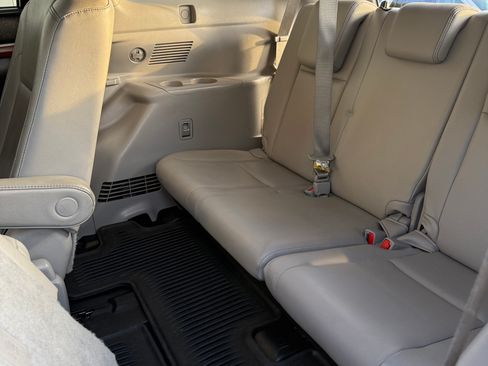 Used 2014 Toyota Highlander Limited image 14
