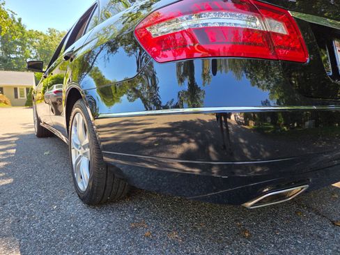 Used 2011 Mercedes-Benz E 550 4MATIC Sedan image 21