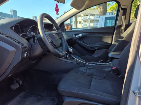 Used 2018 Ford Focus SE image 9