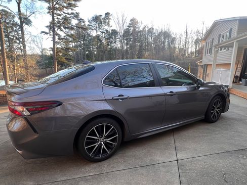 Used 2021 Toyota Camry SE image 5