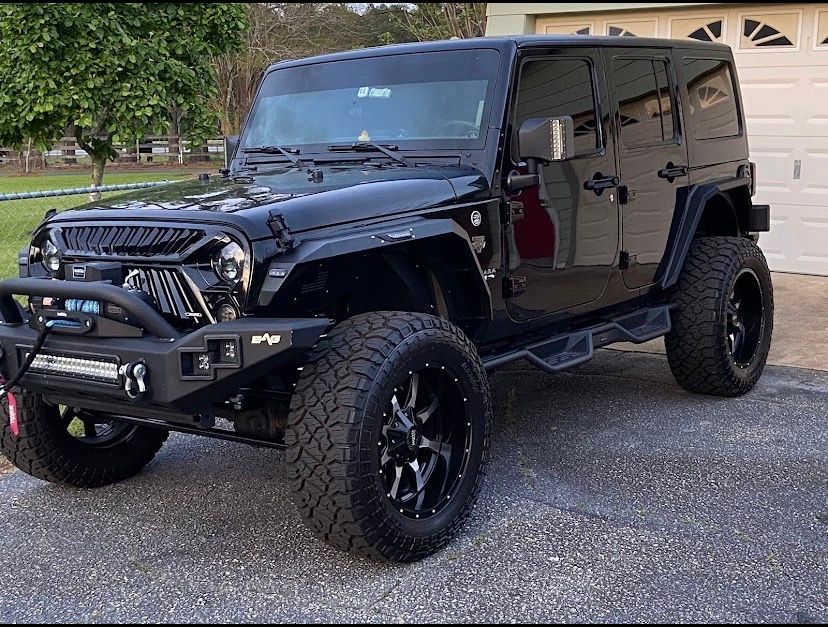 Used 2018 Jeep Wrangler Unlimited Sahara AWD/4WD image 1