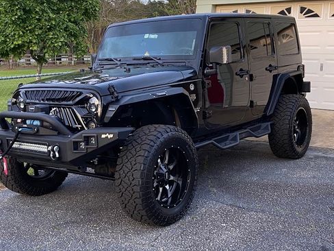 Used 2018 Jeep Wrangler Unlimited Sahara AWD/4WD image 1
