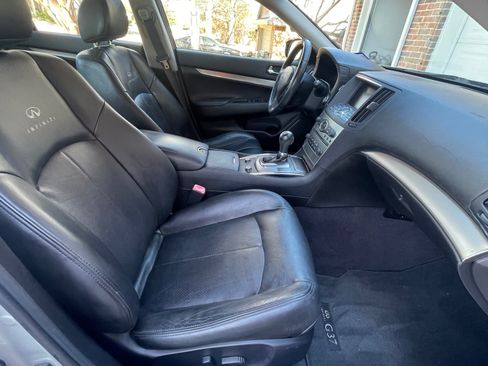 Used 2011 INFINITI G37 Journey w/ Premium Pkg image 10