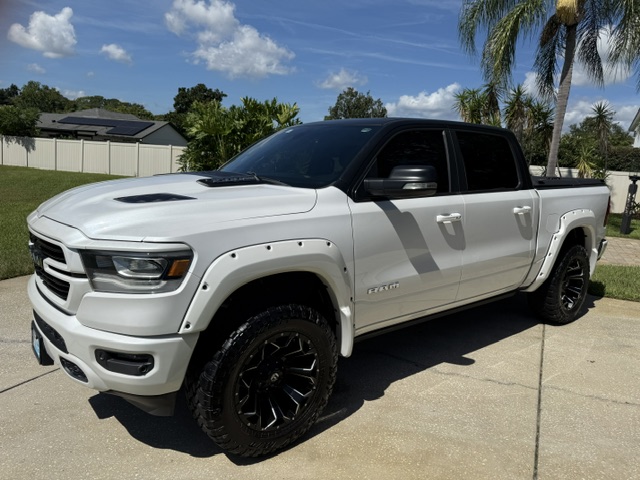 Used 2019 RAM 1500 Laramie RWD image 4