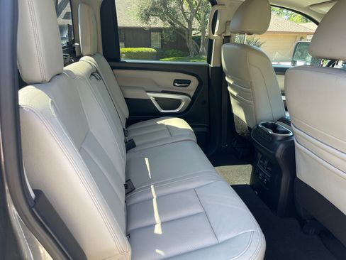 Used 2021 Nissan Titan SL w/ Moonroof Package AWD/4WD image 9