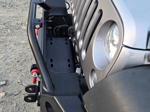 Used 2015 Jeep Wrangler Unlimited Rubicon image 12