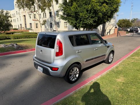 Used 2012 Kia Soul + FWD image 6