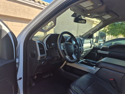 Used 2019 Ford F250 Lariat w/ Lariat Value Package image 5