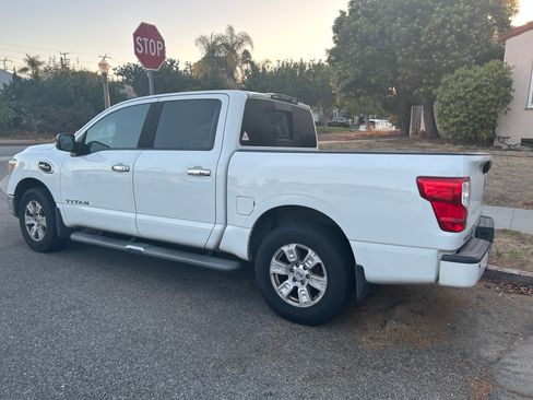 Used 2017 Nissan Titan SV image 2